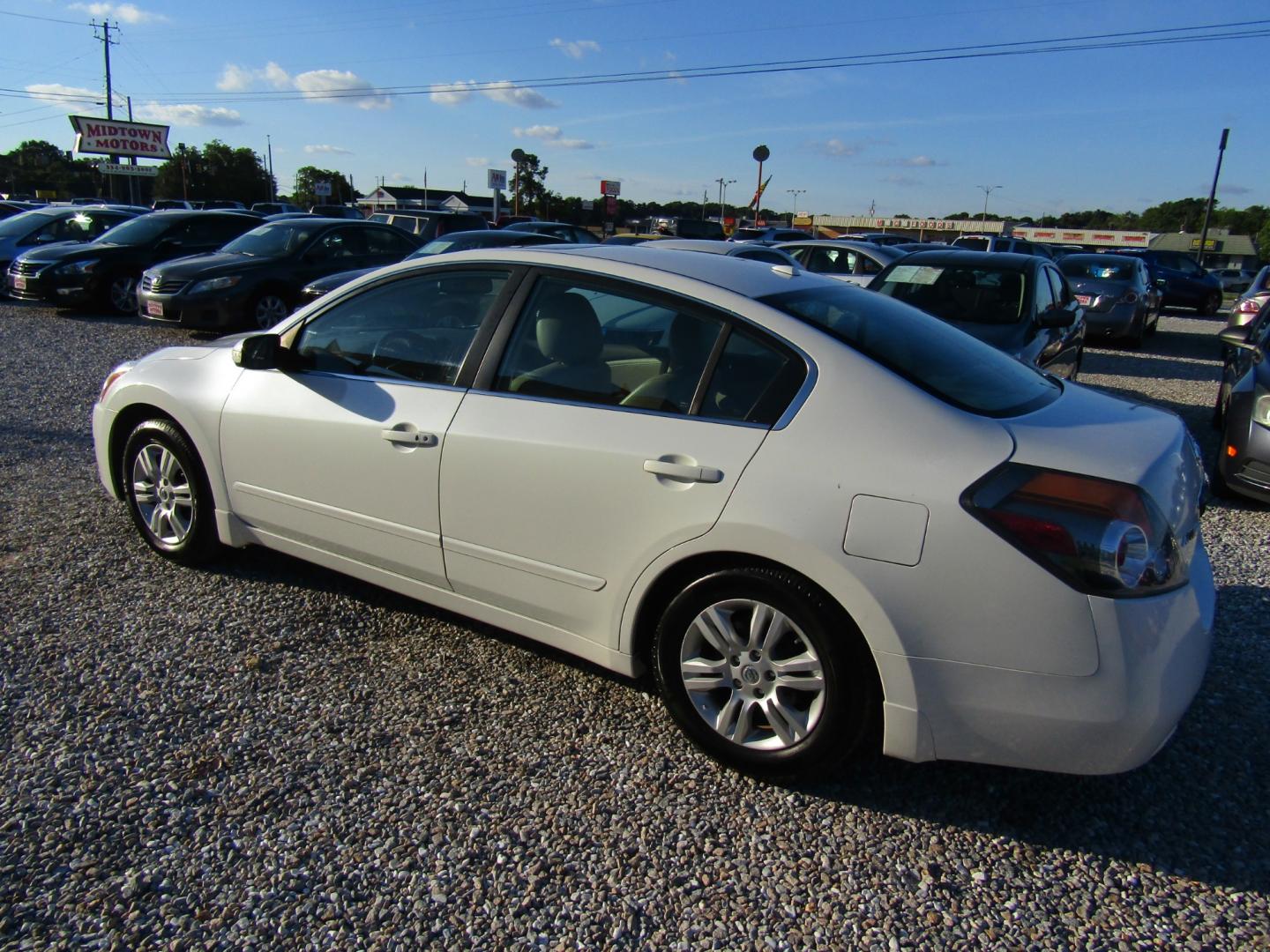 2012 White /Tan Nissan Altima 2.5 S (1N4AL2AP8CN) with an 2.5L L4 DOHC 16V engine, Automatic transmission, located at 15016 S Hwy 231, Midland City, AL, 36350, (334) 983-3001, 31.306210, -85.495277 - Photo#5